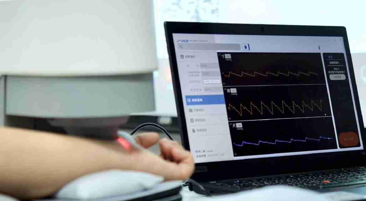 牛牛游戏耘康以高解析与拟真的显示技术，，，，将其应用于中医检测，，，，提供“中医数位化检测方案”，，，，使传统中医检测结果数据化与可视化