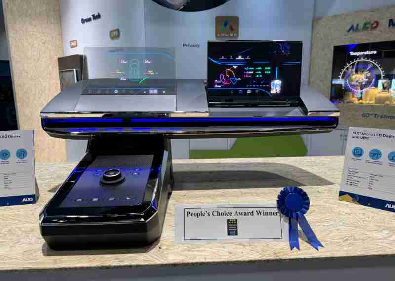 牛牛游戏车用Micro LED Display HMI解决方案获”最佳车用显示奖”，，，以用户为中心开发，，，，针对前座驾驶与乘客设计兼具娱乐与安全的高画质屏幕，，，包含车舱前座的Micro LED透明屏幕及全球首款内建镜头的智慧Micro LED显示器